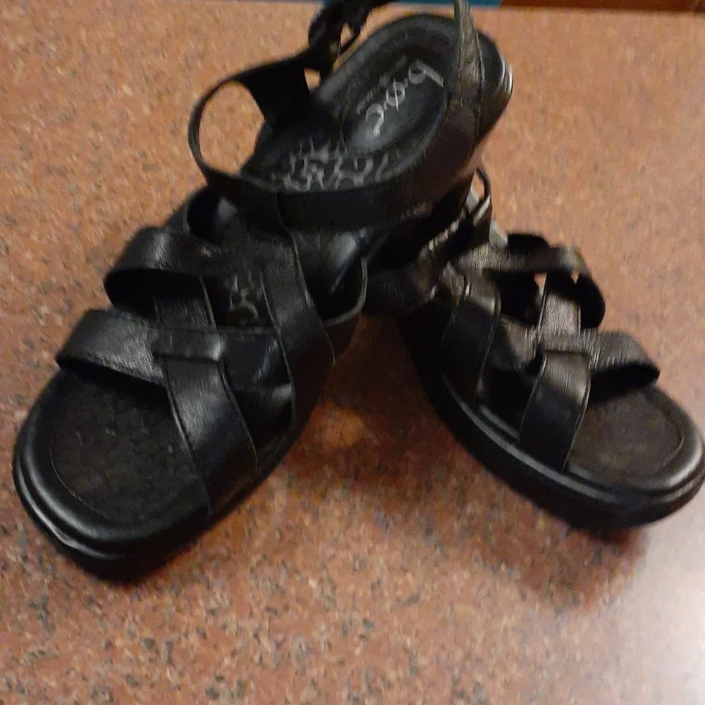brand new! boc leather wedge sandals  black size 8m  never worn! - Picture 2 of 5